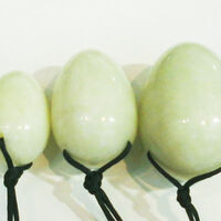 Тренажер "Нефритовые яйца" ПРЕМИУМ светло-зеленый с вискозными нитями