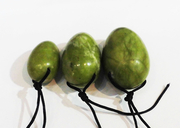 Тренажер "Нефритовые яйца" ПРЕМИУМ темно-зеленый с вискозными нитями