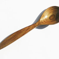 Деревянная ложка из ореха столовая